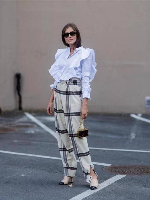  #底裤#打底裤已经失宠了！今年流行的是“豆腐裤”，遮肉显瘦又百搭