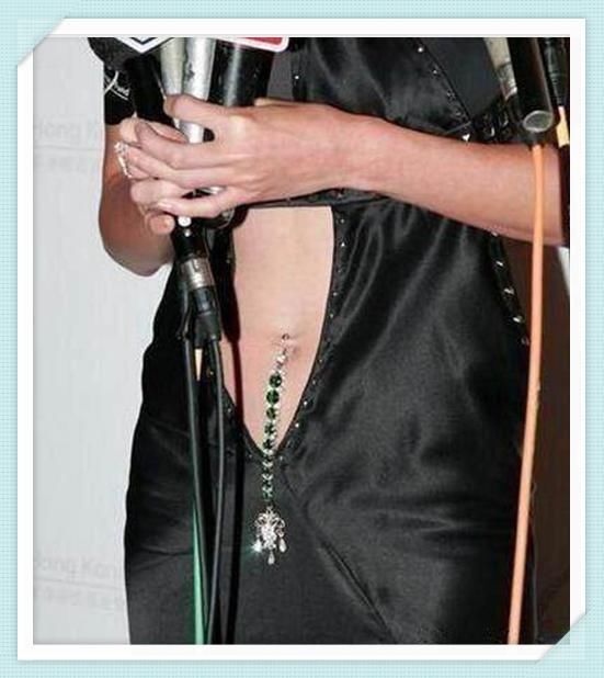 冉莹颖在肚脐眼儿镶钻算啥?张柏芝这个才叫真正的辣眼呢!