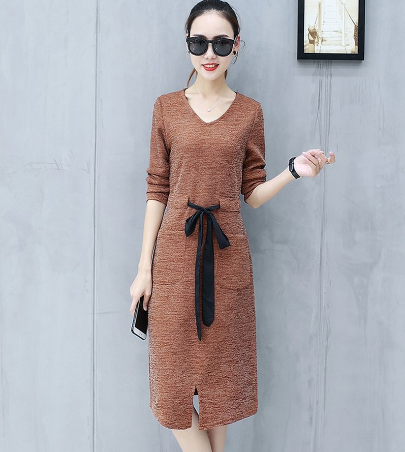 你才30多而已,别穿着像50岁!赫本裙+高跟鞋,美嫩10岁