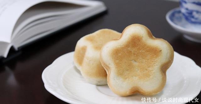  『发酵』小朋友非常喜欢的小餐包，蓝莓果酱夹心小餐包，简单易作酸甜可口