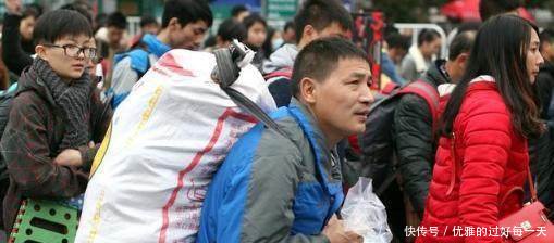 农民工返乡热潮出现，为何要放弃城市工作，老农说了这些原因