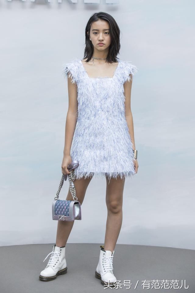 木村拓哉15岁女儿巴黎看秀,厌世脸太惊艳,但看完她的腿我沉默了