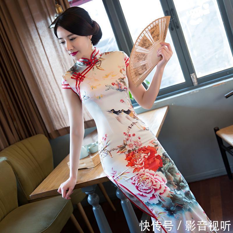 显腿细的开高衩旗袍，薄而不透超美嫩