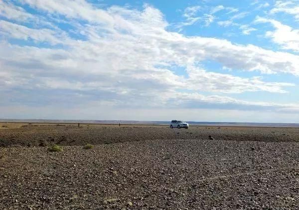 新疆人捡石头的最美季节又到了，教你在16个不同的地方捡石头！有