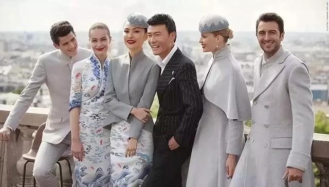 空姐制服的百年演变史，让你明白制服诱惑的真正原因