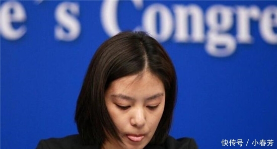 她被誉为中国最美女翻译,外交部的"冰美人",生活照更让人动心