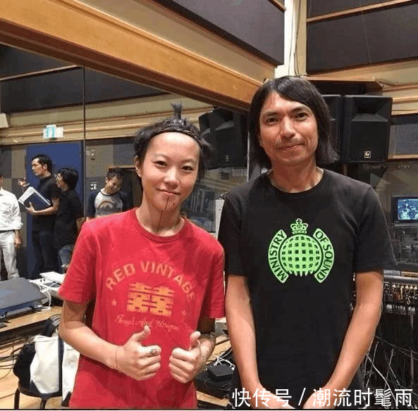 窦靖童这条裤子穿得好特别，王菲都不敢这样穿，网友：这叫时髦！