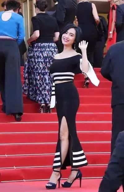 马伊琍和朱茵出席活动，紫霞惹争议，气质差距不止4岁