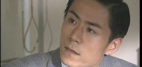 【专业户】他是“坏人专业户”,曾是服务员出身,今与30岁娇妻让人羡慕!