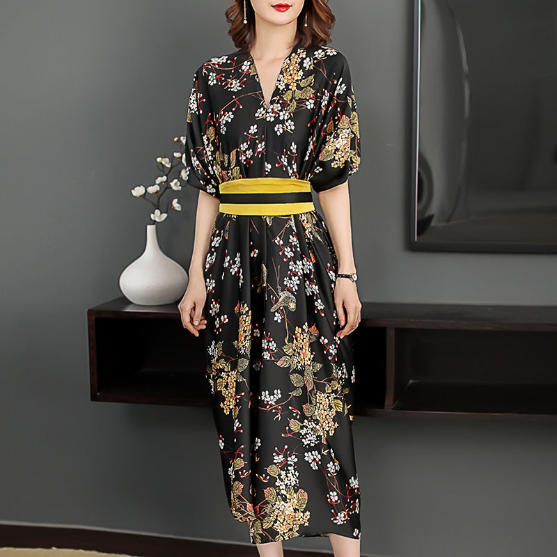 比基尼见多不稀罕，越来越多女人穿度假裙，不出格的迷人