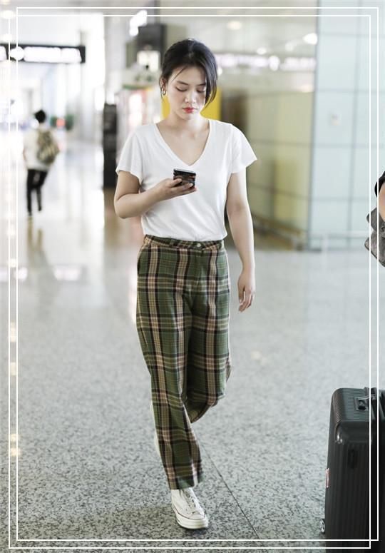 欧阳娜娜和马思纯只差3cm,可同穿长裤,却是大长腿和小短腿差距