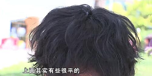  【小伙】杭州一小伙做完发型后崩溃，怒斥店家：换件衣服可以上街去讨饭了