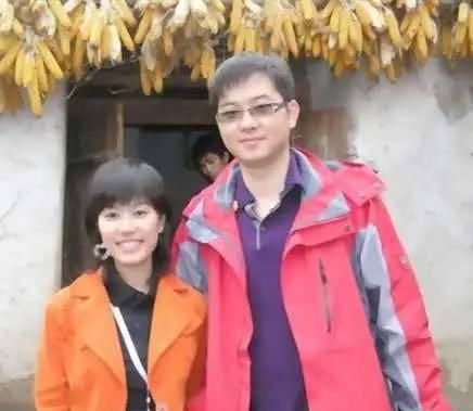  『辞职』情感专家的假面具：弃两任糟糠之妻，娶小16岁空姐，为何逼她辞职