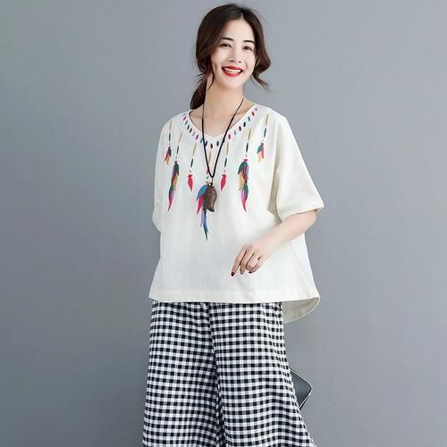 过了40岁女人，别太土，多穿这样的T恤，显瘦有气质