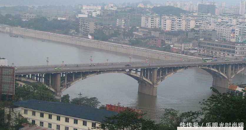  爆破@这座大桥被专家鉴定为危桥, 使用380公斤炸药爆破, 结果令