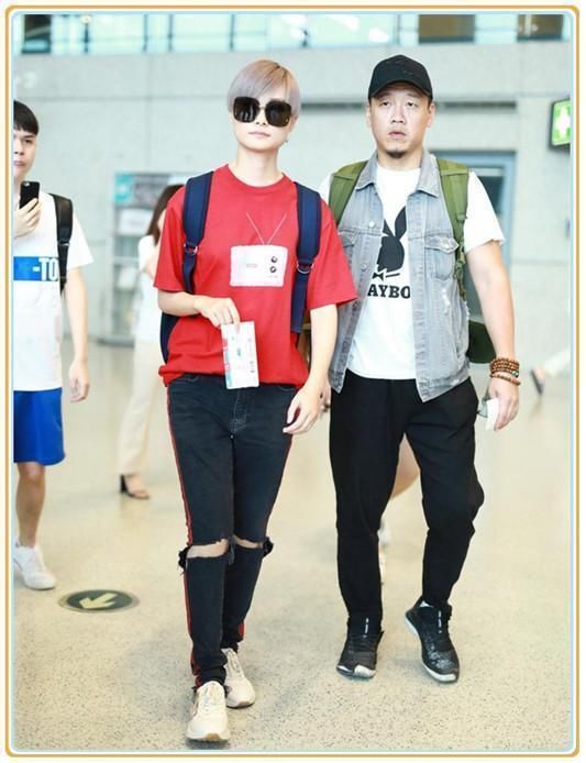 李宇春厉害！只穿一件衬衫就算了，还连解4个扣子，网友：真疯狂