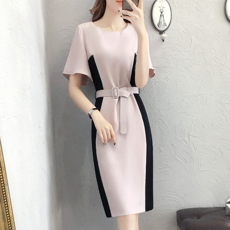 身材丰满的女人，建议穿“紧致裙”，性感优雅，男人见了都着迷