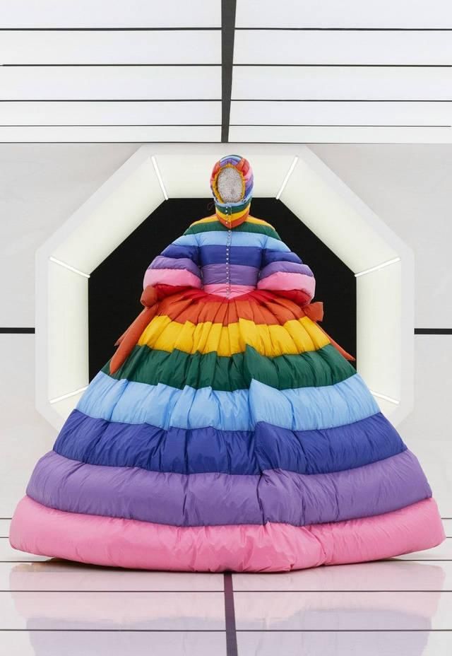  『大赛』时尚界迷之设计大赛！背上绑张床走秀，拎包入住吗？