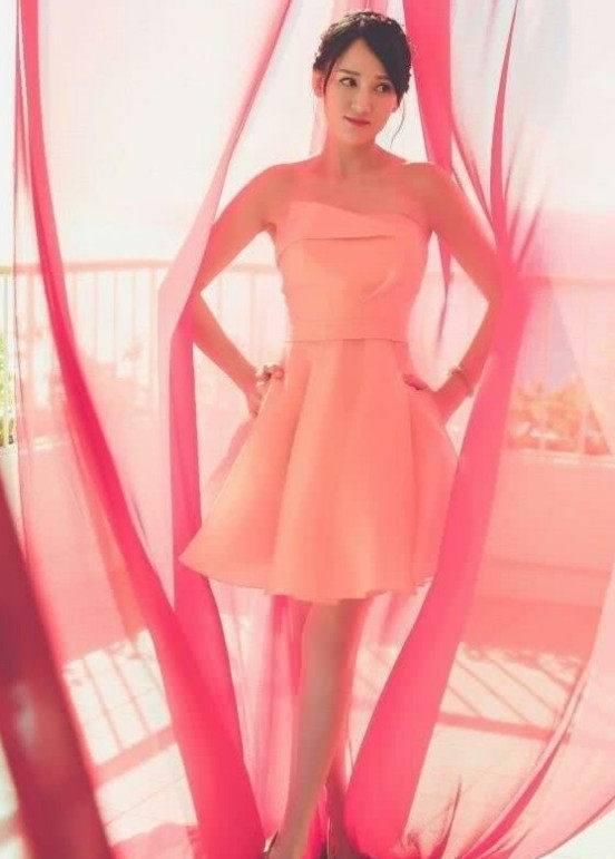 当39岁陈乔恩和42岁林心如同穿粉色裙,网友:霍建华你后悔了吗?