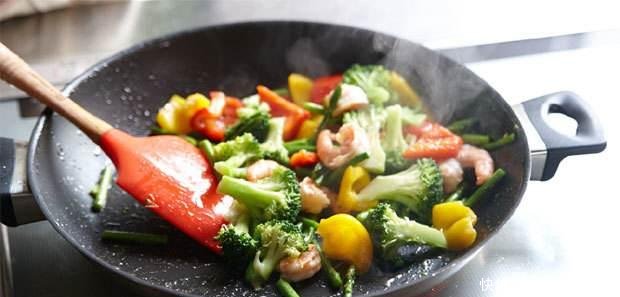 传言酱油是用头发做的？到底是真是假，养生专家终于说清了真相！