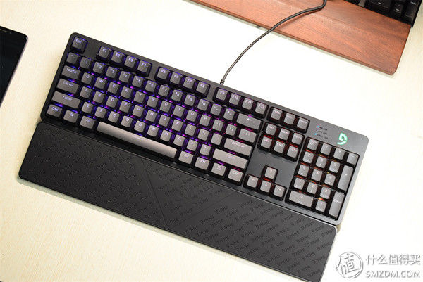 谁说机械键盘就一定吵闹?富勒G900S RGB静音红轴了解一下