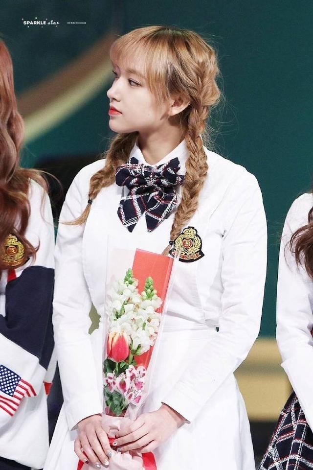 当程潇的动漫身材穿上制服，妥妥的二次元，周洁琼穿同款真尴尬