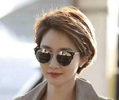 女人过了40岁,做头发最好避开这3种发型,尤其是最后1种特别显老