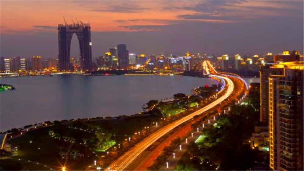  我国@我国17个万亿俱乐部城市，无一例外都是四大城市群核心城市