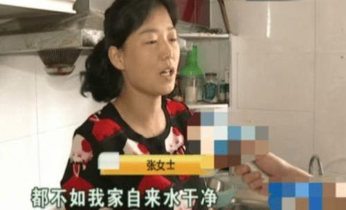 净水器换滤芯，水有黑色物体，曝光退费，女子：比自来水还脏