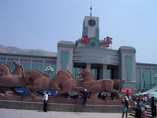  「比拼」中国各大城市火车站书法题字大比拼，哪个写得最好？