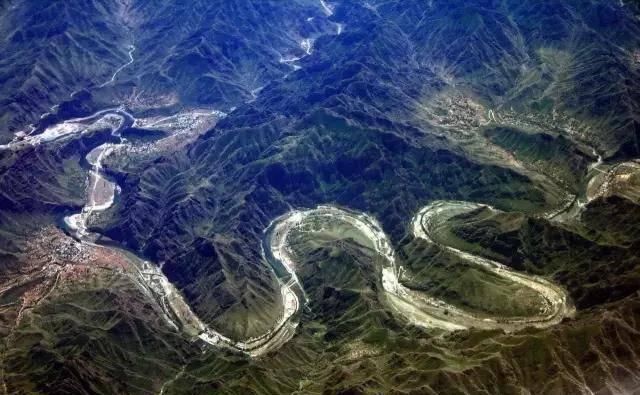  龙脉@经常听说“龙脉”，“龙脉”是指什么？