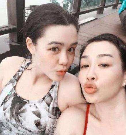 钟丽缇大女儿泳池照流出, 身材火辣程度不输妈妈, 发育的真好!