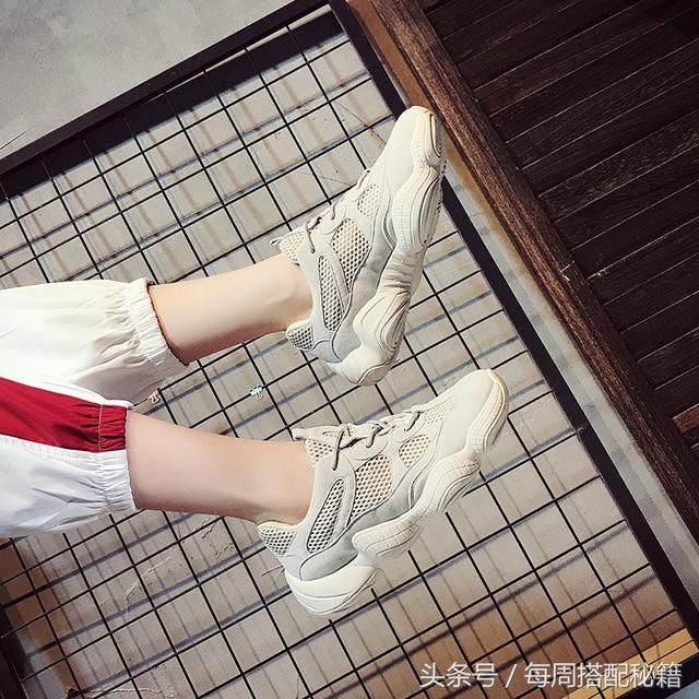 女人不会打扮，9月推荐穿这：赫本小单鞋，配上风衣更是美的高级