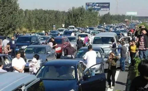  「高速」在服务区睡觉会被罚款？高速公路有着这样的规定，很多