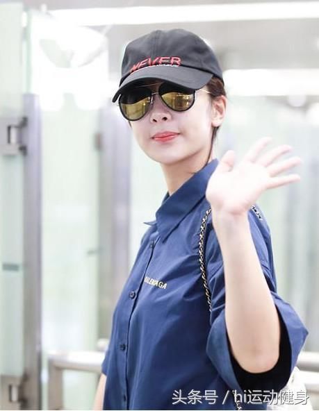 杨紫分手后竟然瘦了这么多，机场照小腿细的让人心疼