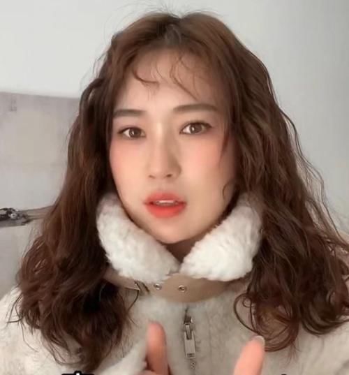  [烫发]你知道“渣女头”正火吗？不用烫发、不用电棒一秒就能拥有？