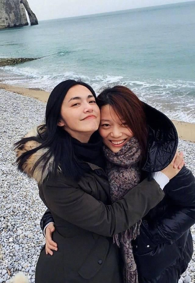  「网上」姚晨宅家也不忘秀恩爱，看老公网上授课当迷妹，老夫老妻也有情调