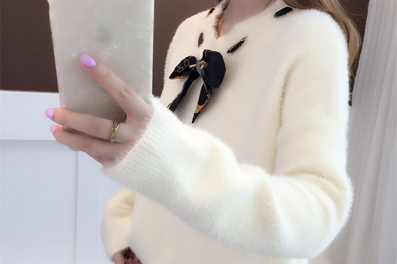 今年的新款貂绒毛衣火翻了，比皮草还洋气，显瘦减龄，谁穿谁美嫩