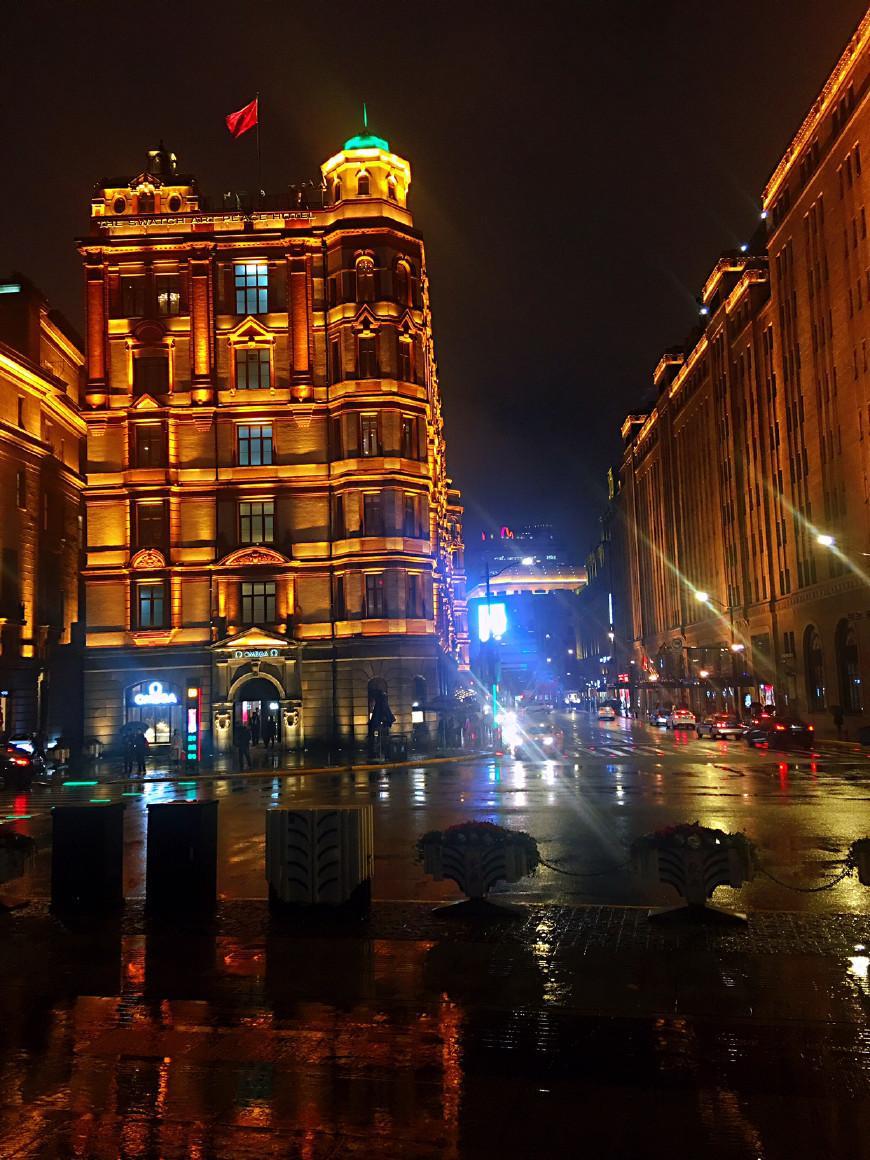 魔都—上海 雨中的外滩夜景