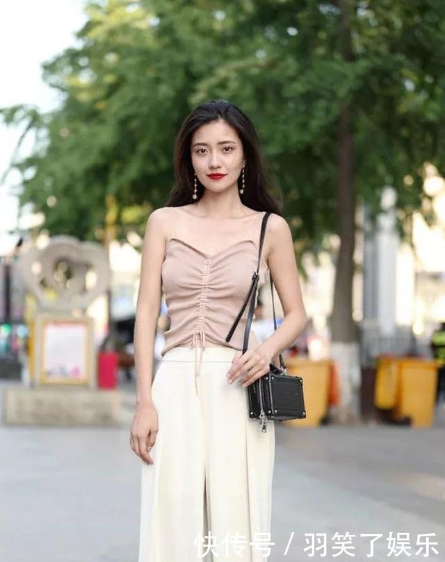 白色阔腿裤搭配什么上衣好看给你10套穿搭示范