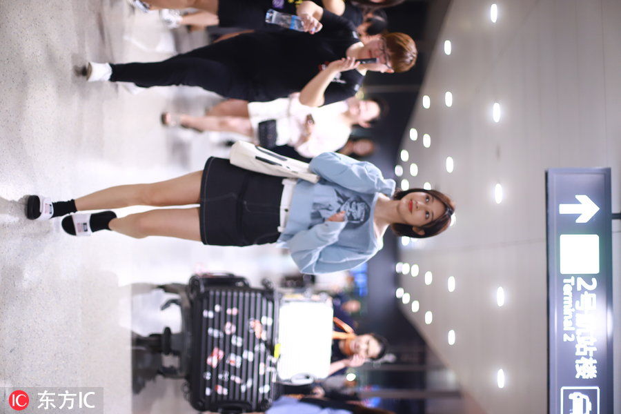 张俪踩着澡堂拖鞋现身，还穿了双短袜，有颜值可以随便玩?