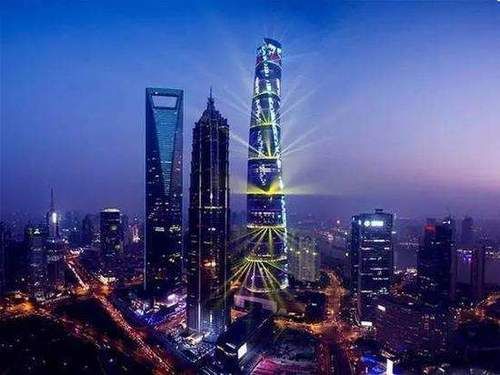  「世人」我国第一高楼：高632米，耗时10年修建，令世人惊叹，知