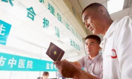  村干部|新农合“集中缴费期”到来，村干部开始催收，交还是不交