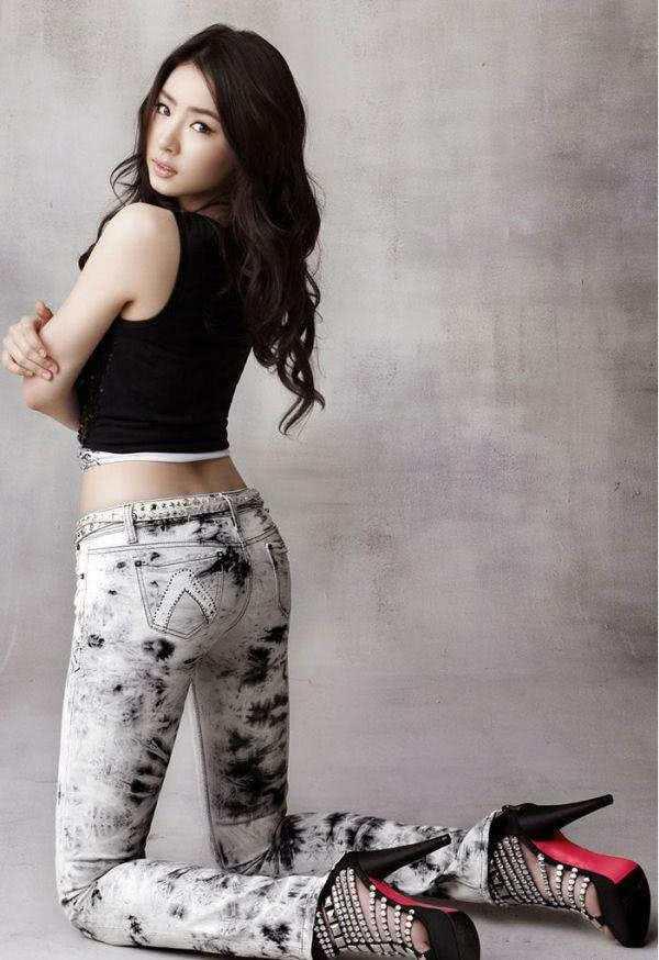 紧身裤整体看起来很有质感，尽显浪漫甜美气息，一点也不挑人