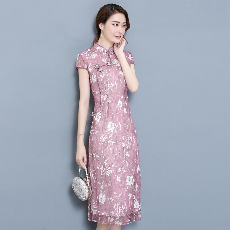 太惊艳了!敢穿旗袍的女人，一颦一笑都是迷人的风情