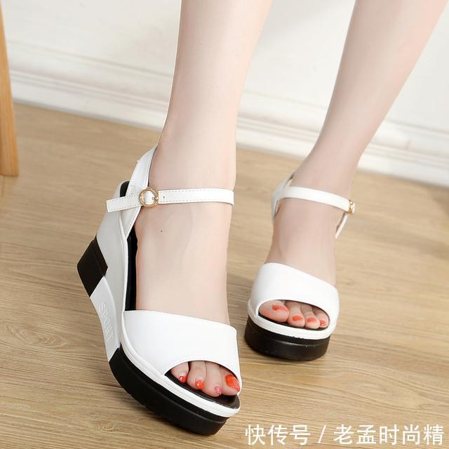 #女人#今夏鞋柜必不可少的几跟鞋都在这了,气质又百搭,时髦女人都在穿