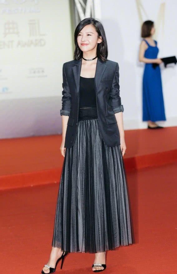 众女星穿半身纱裙