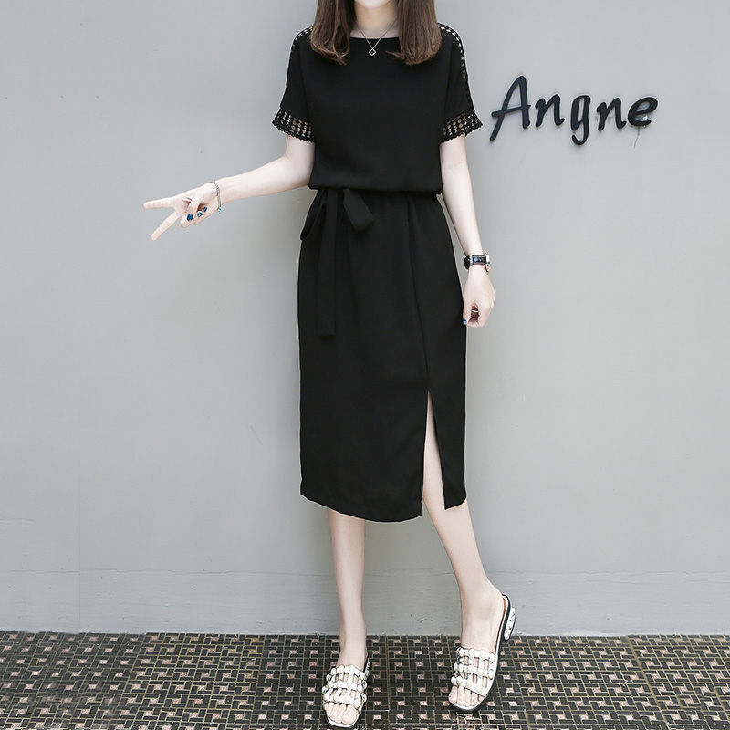 现在80后女人真敢穿，裙子大胆的开个叉，满满都是回头率