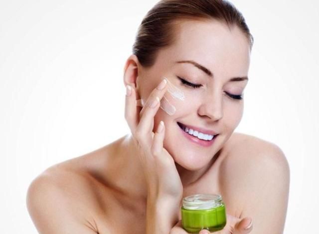 面膜没敷对，比熬夜还伤肤，记住这几点，保证敷完面膜皮肤变水嫩