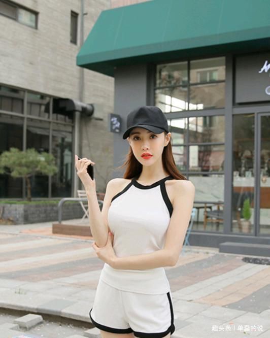  『姿容』街拍美女性感贤惠脱俗的小姑娘，称得上是姿容绝代了